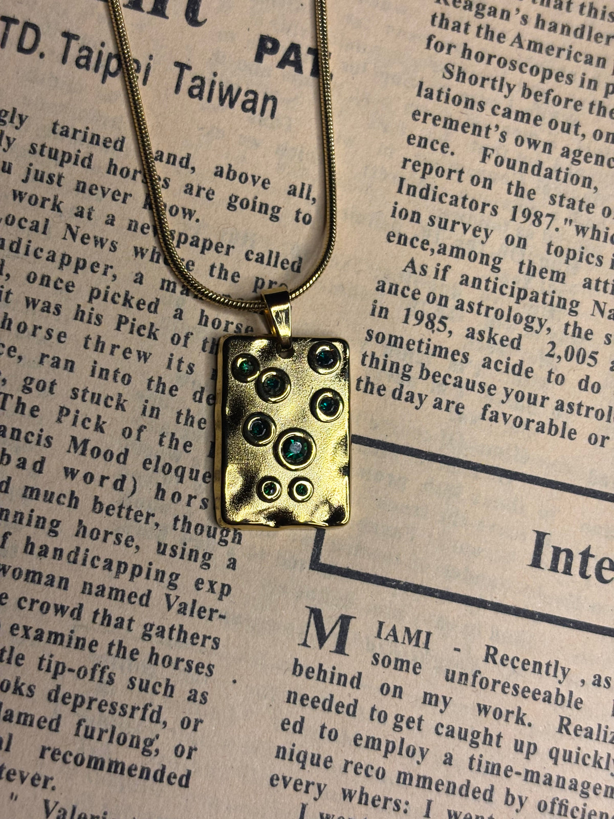Green dots Necklace