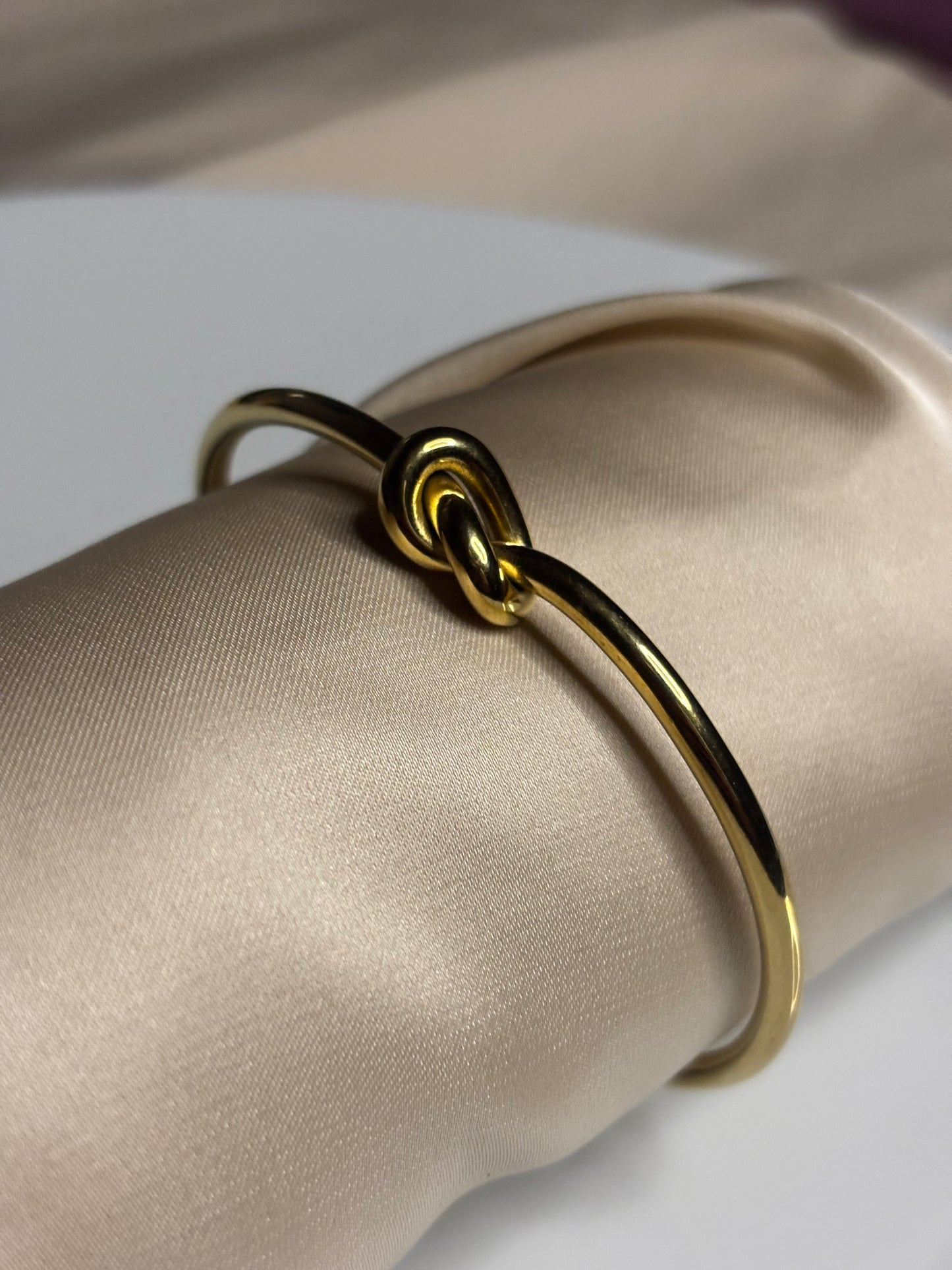 Knot bangle