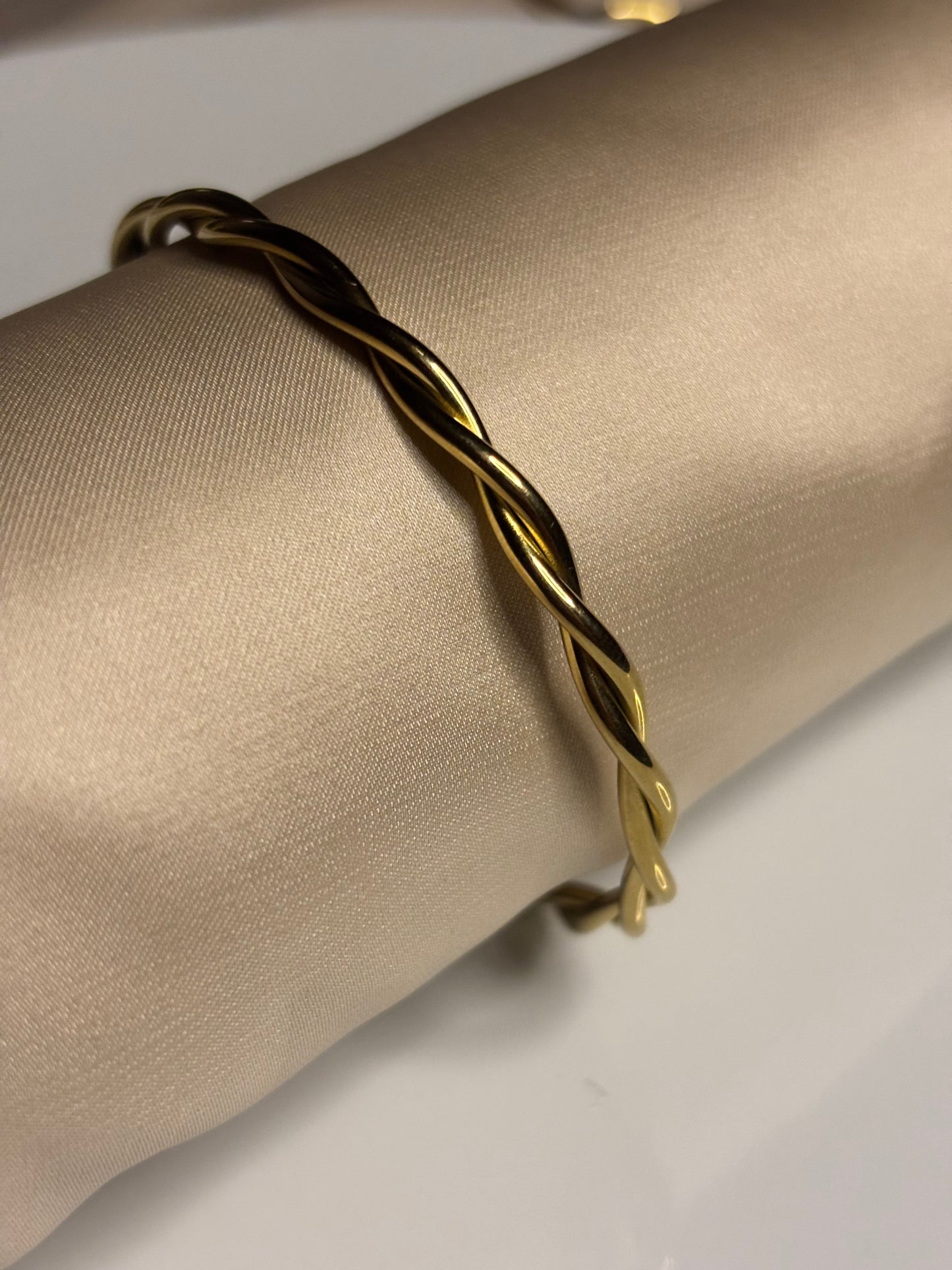 Braid bangle