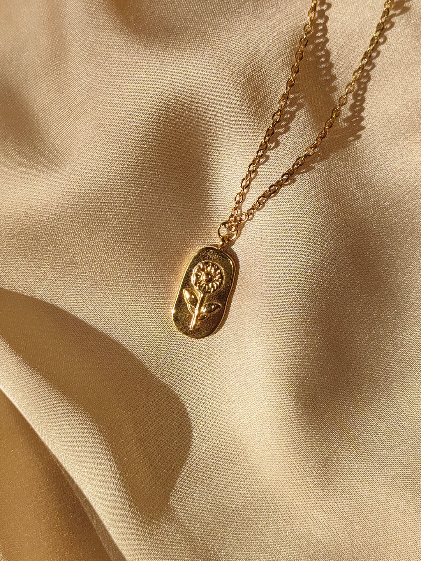 Flower stone Necklace